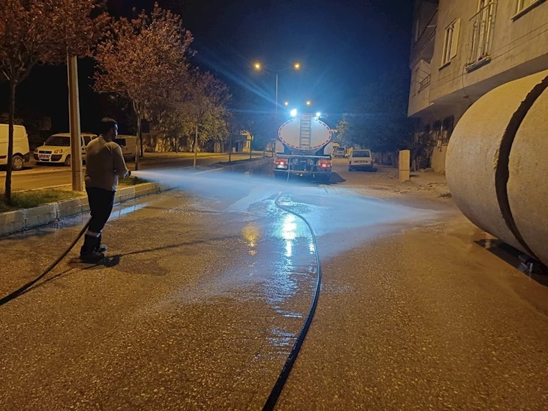 Adıyaman Belediyesi’nden şafak vakti yıkama ve sulama seferberliği  - Videolu Haber