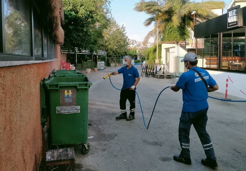 Büyükşehir’in sinek timleri Alanya sokaklarında 