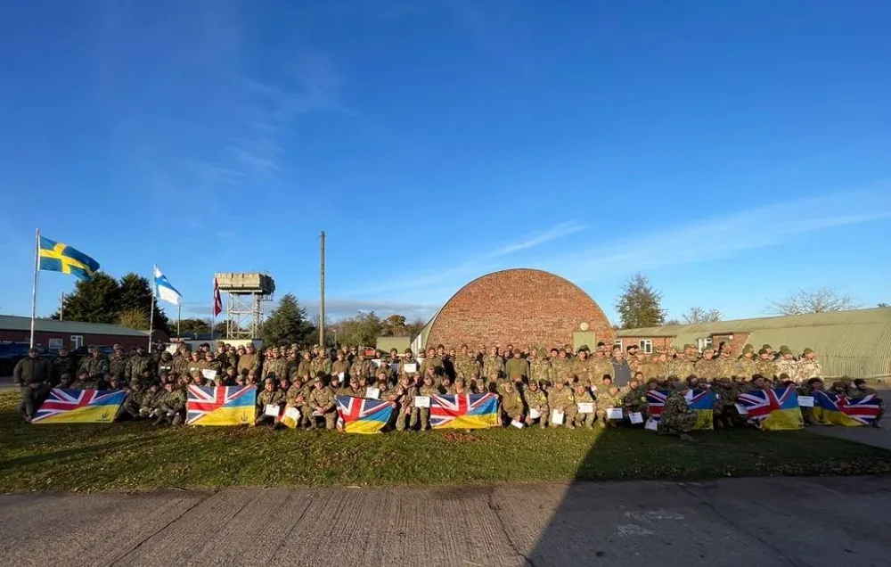 Ukrayna askerlerinin İngiltere poligonlarında eğitim aldığına dair yeni fotoğraflar 