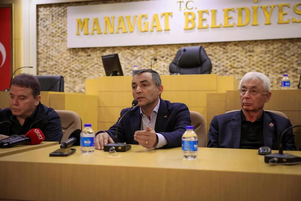 MANAVGAT BELEDİYESİ, ŞİDDETLİ YAĞIŞIN ARDINDAN VATANDAŞLARIN YANINDA