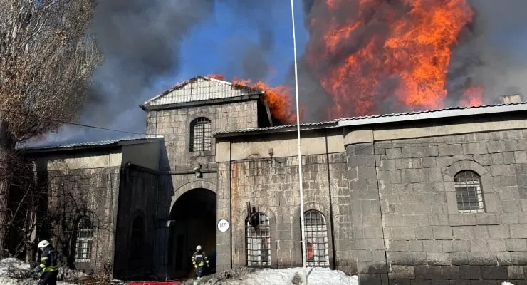 Erzurum’daki tarihi Taş Ambarlar’da yangın