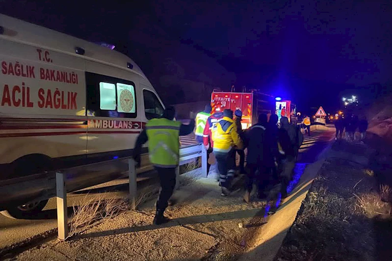 Adıyaman yolunda tır yan yattı: 2 ölü, 1 yaralı