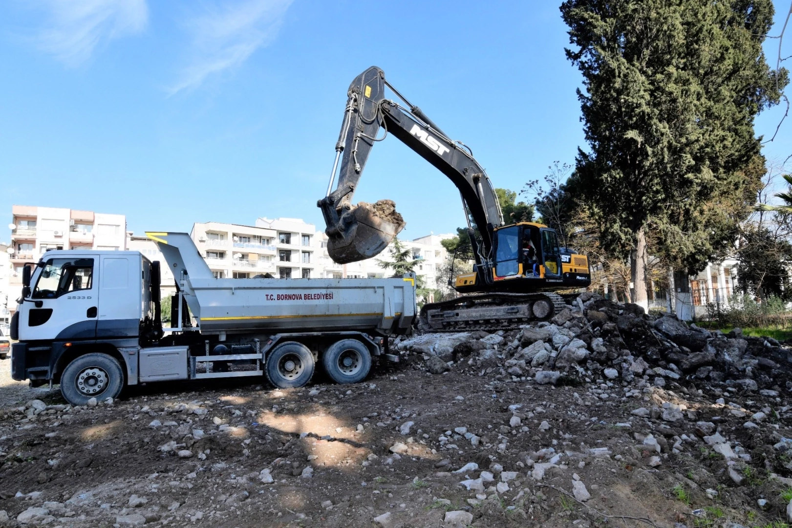 İzmir Bornova’ya ücretsiz halk otoparkı geliyor