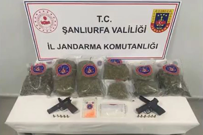 Yolcu otobüsünde 14 kilogram esrar ele geçirildi: 2 gözaltı