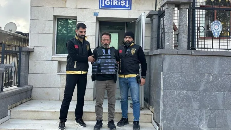 Besni’de eşi ve bacanağını öldüren zanlı tutuklandı 