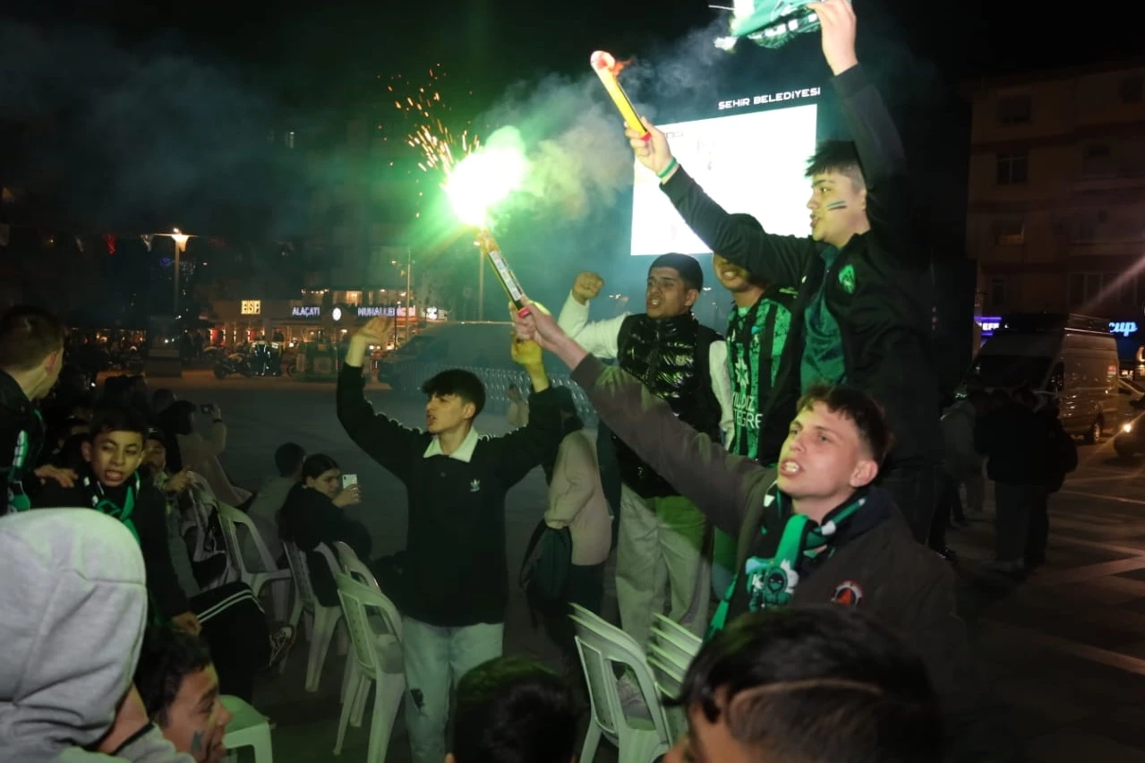 İzmit Kent Meydanı’nda yer Yeşil, gök Siyah