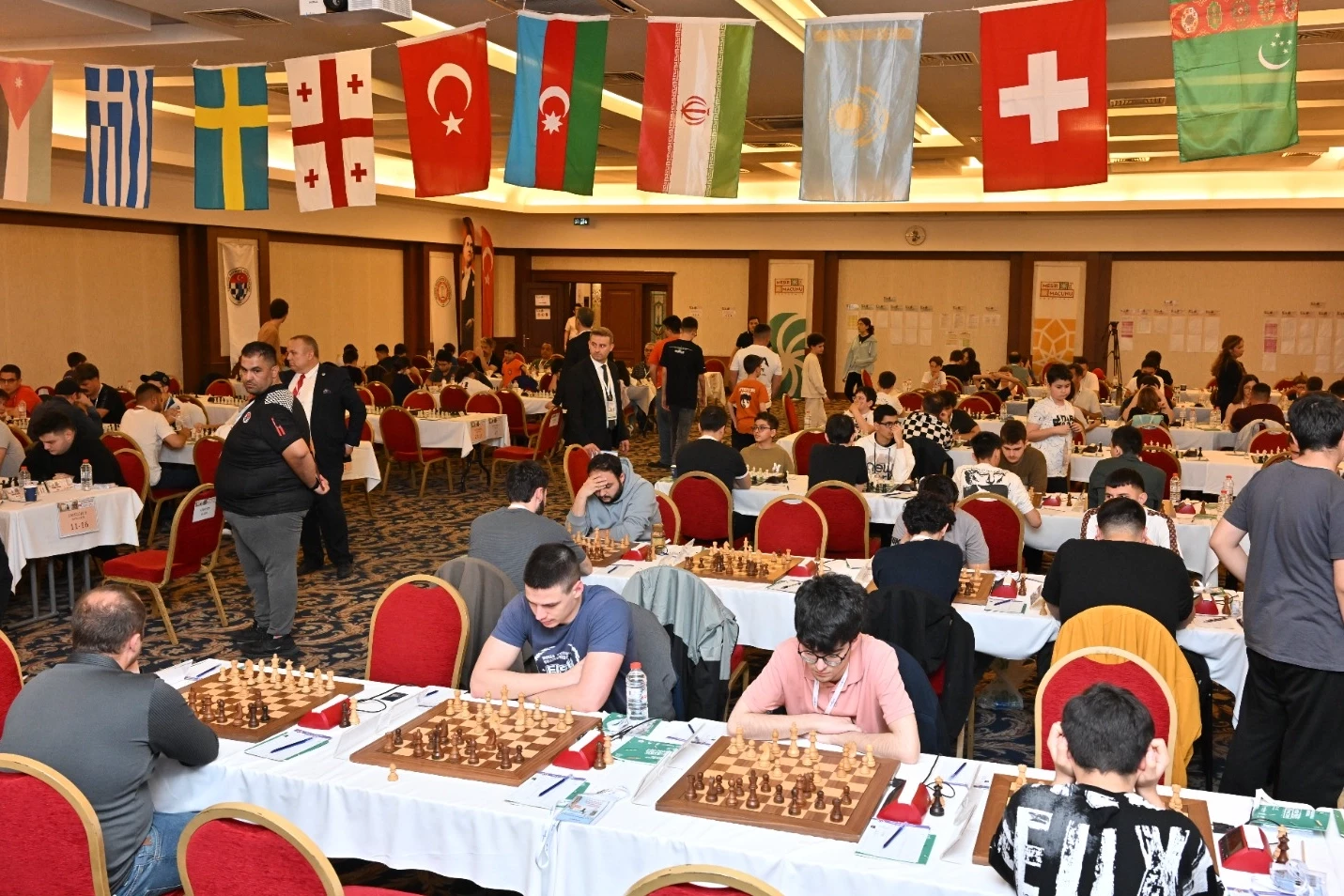 Manisa’da uluslararası satranç turnuvası heyecanı başladı