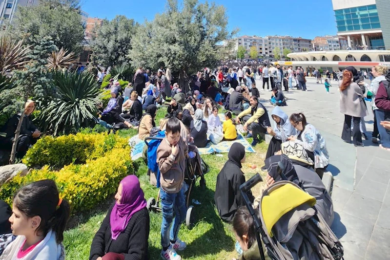 İstanbul Valiliği: An itibariyle herhangi bir yıkım ihbarı alınmamıştır