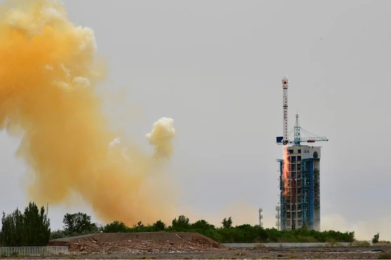 Çin uzaya yeni uydu fırlattı