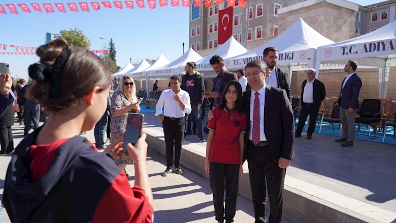 Adıyaman’da Cumhuriyet’in 101. yılı coşkuyla kutlandı: Başkan Tutdere’ye yoğun ilgi  - Videolu Haber