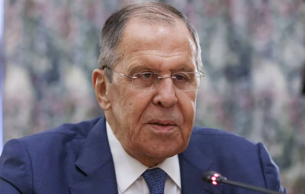 Lavrov, Batı