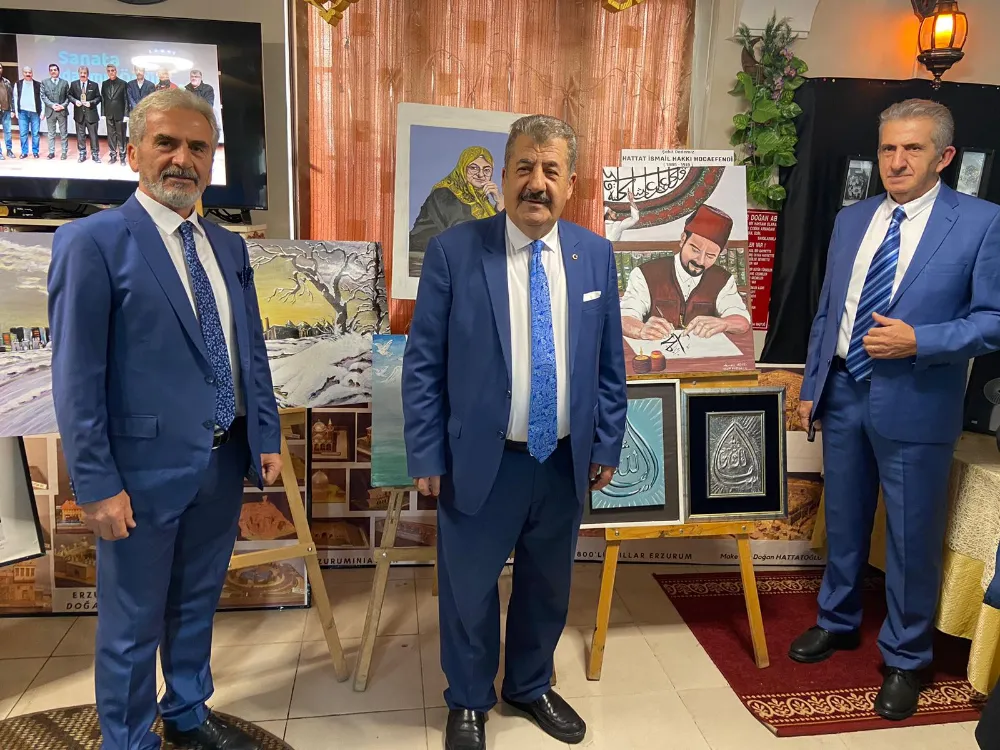 Hattatoğlu Kardeşler “Kağıt, Fırça ve Maket” Sergisiyle Erzurum’da Sanatseverleri Büyüledi