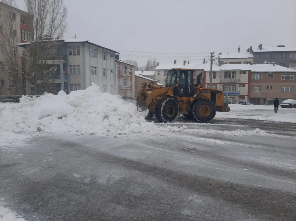 İlk kar ile birlikte Palandöken Belediyesi yollarda…