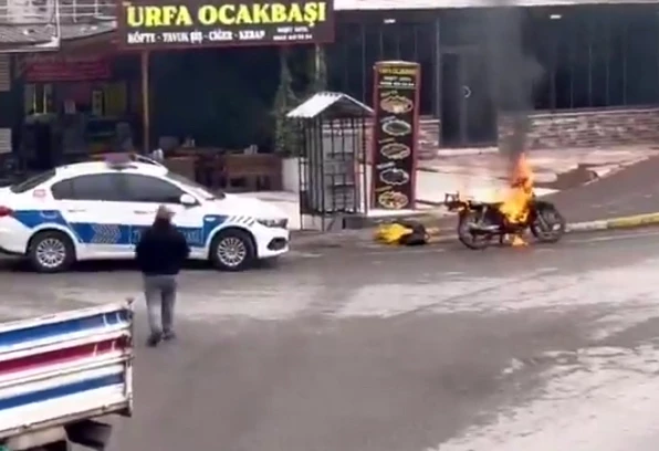 Şanlıurfa’da polisle tartışan ehliyetsiz sürücü önce motosikletini sonra kendini yaktı 