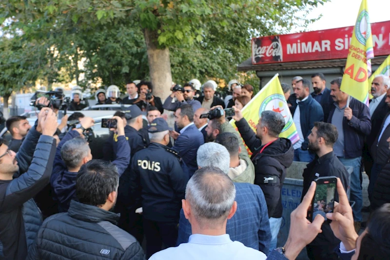 Adıyaman’da ‘Kayyum’ protestosu yürüyüşüne polis engeli  - Videolu Haber