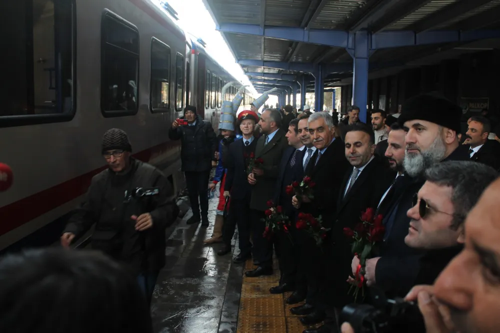 Tren gelir hoş gelir…