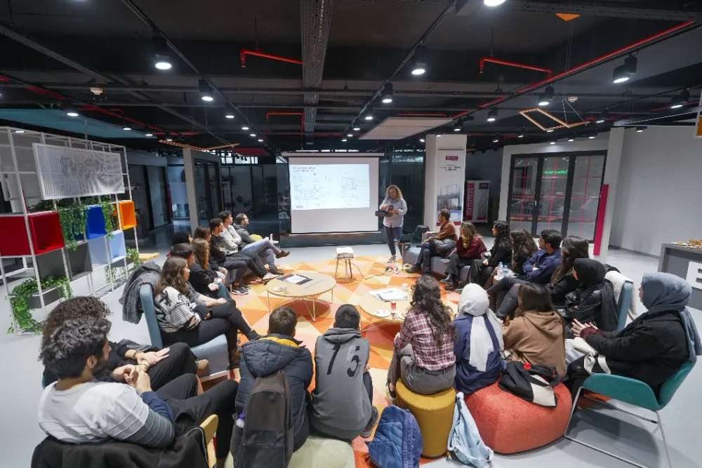 IQ Akademi, mimar adaylarına mesleki deneyim sunuyor 