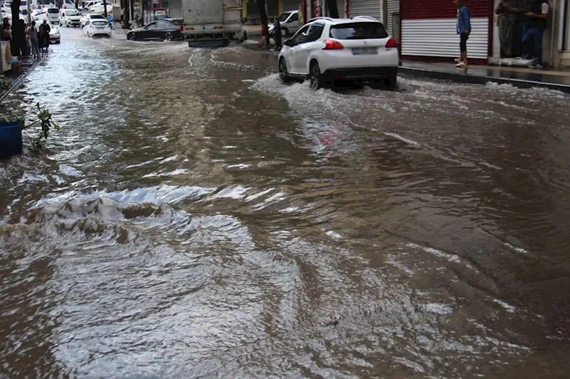 Meteorolojiden 2 kente sel ve su baskını uyarısı