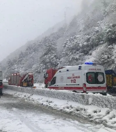 Oltu-Erzurum Yayla Yolu’nda Tır Devrildi: Şoför Hafif Yaralandı