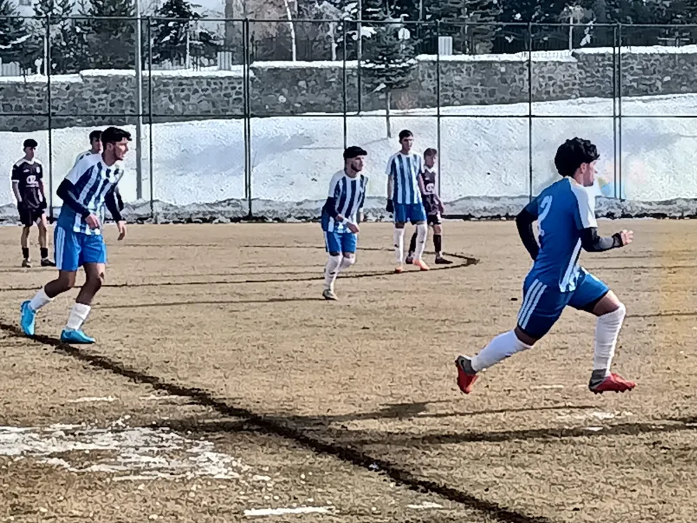 ERZURUM SPOR FK U-19 YAŞ GRUBU ZİRVEDEKİ YERİNİ KORUDU