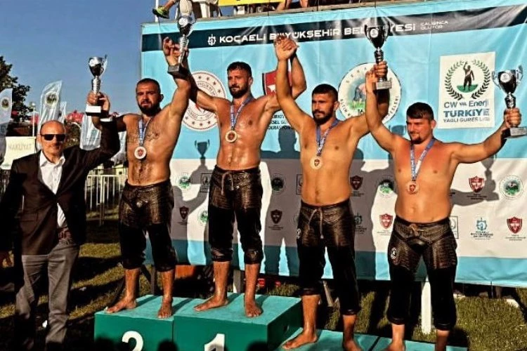 İzmit Belediyespor Güreş Takımı madalyaya doymuyor