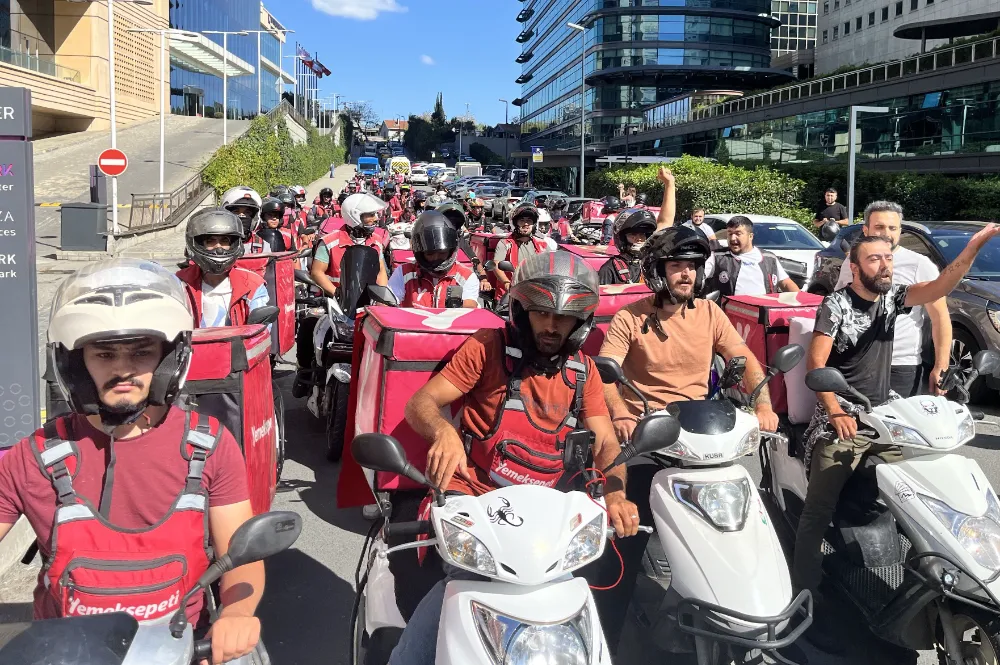 Motokuryeler İstanbul’da yine eylemde: Yemeksepeti kuryeleri Cuma günü greve gidiyor