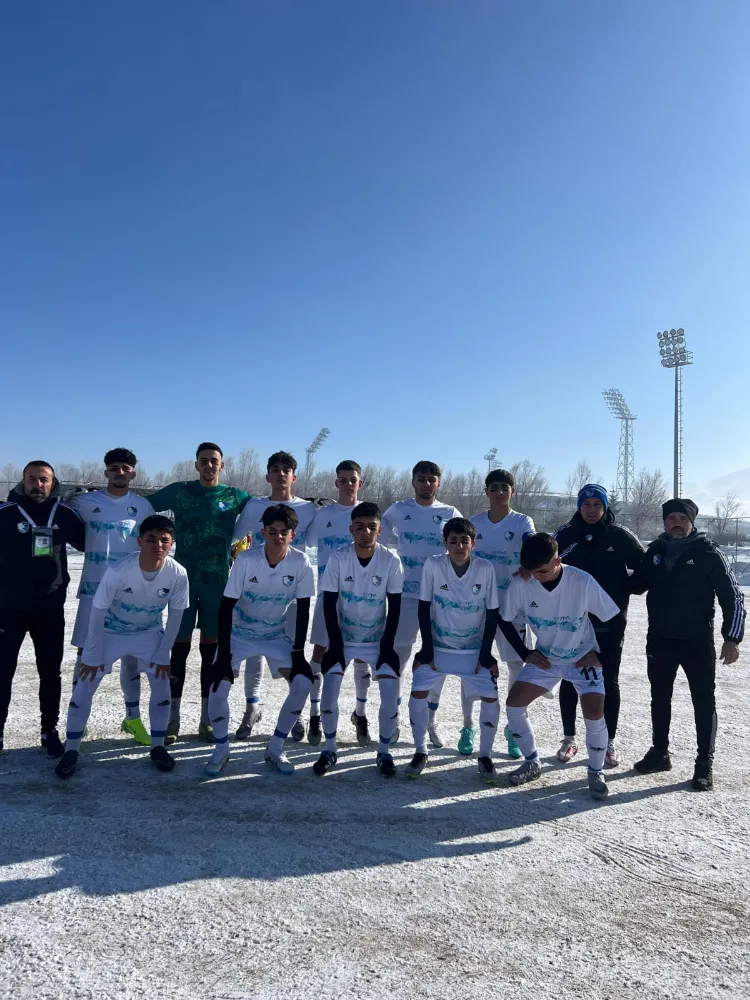 ERZURUM SPOR FK U-17 YAŞ GRUBU TAKIMI LİDERLİĞİ ÇOK SEVDİ