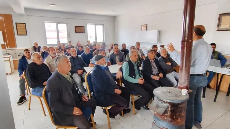 Kars’ta hayvan yetiştiricilerine “Şarbon Hastalığı ve Etkin Koruma-Kontrol Yöntemleri” eğitimi