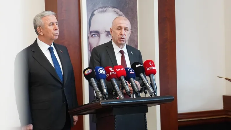 Soruşturma talebinin ardından Ümit Özdağ’dan Yavaş’a destek: ‘Hukukun üstünlüğü için buradayız’ 