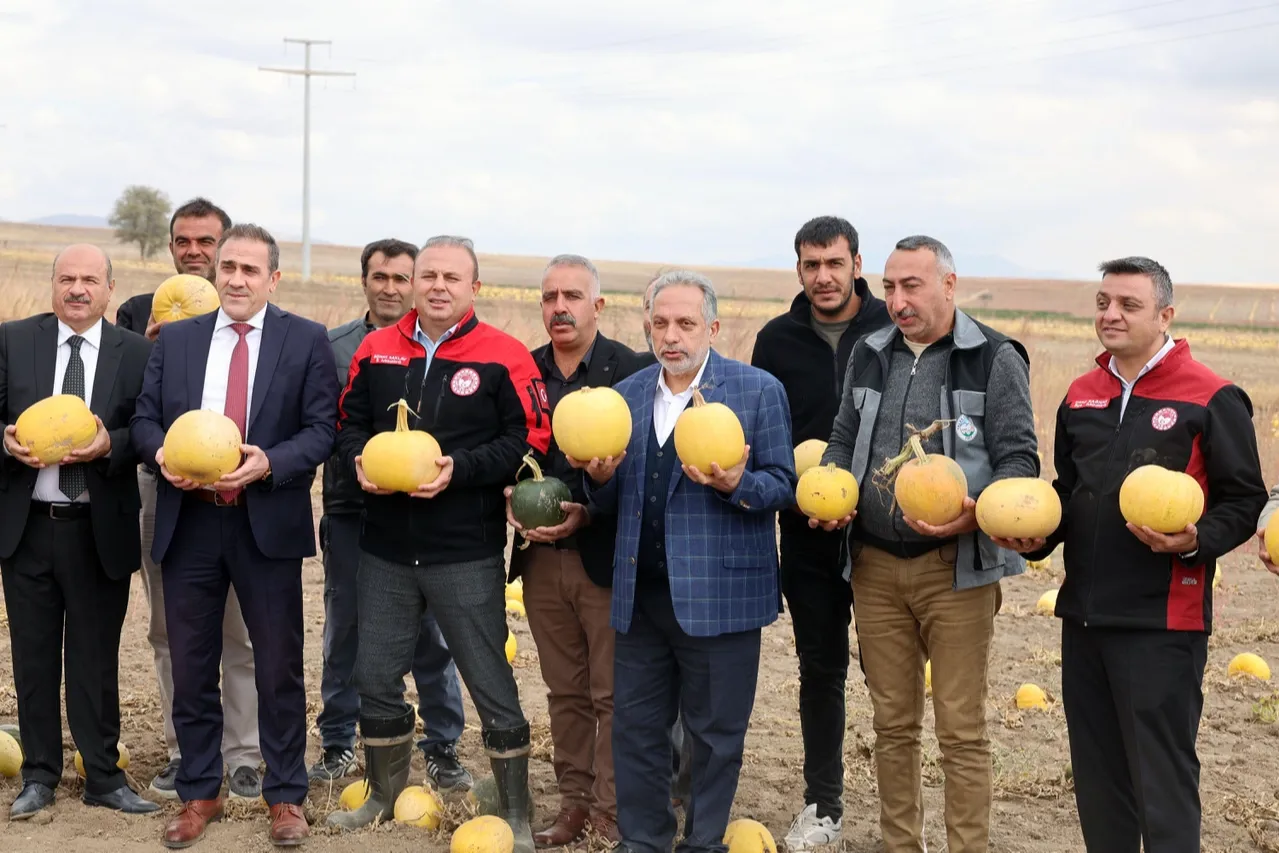 Birinci olan Kayseri Talaslı çiftçiye Başkan Yalçın