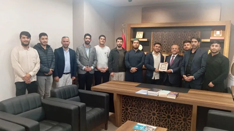 Üniversiteli ve imam hatipli gençlerden İl Müftülüğüne anlamlı ziyaret