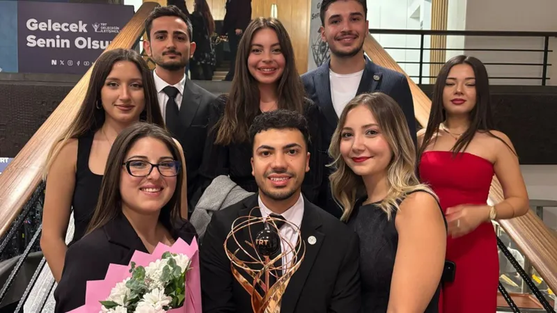 SDÜ iletişim öğrencileri TRT yarışmasından ödülle döndü
