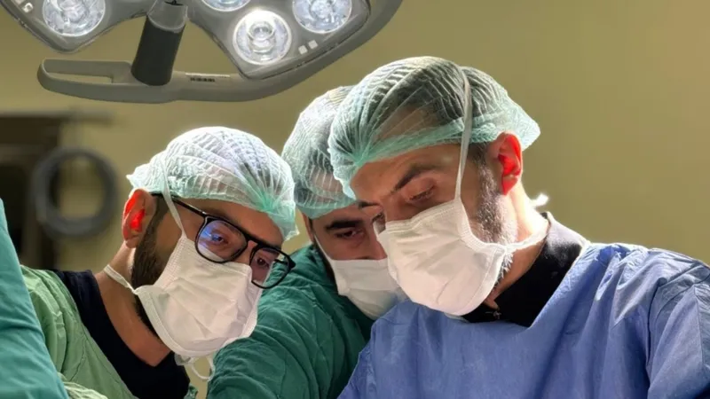 Harran Üniversitesi Hastanesi’nde, nadir görülen OHVIRA sendromuna başarılı cerrahi müdahale 