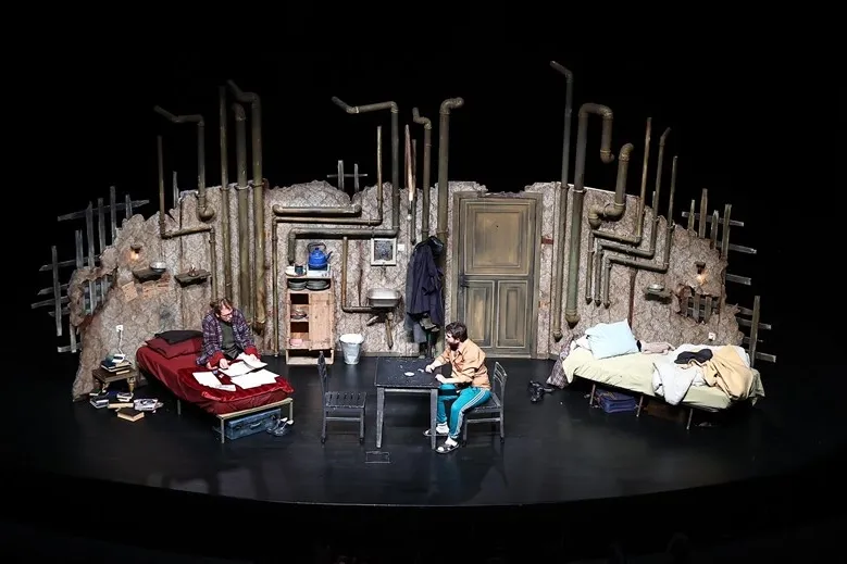 Denizli Büyükşehir Belediyesi Şehir Tiyatrosu perdelerini açtı