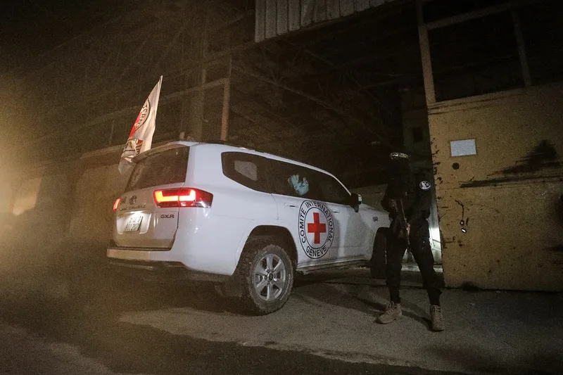 Kassam Tugayları bir işgalci esirin cesedini daha Kızılhaç