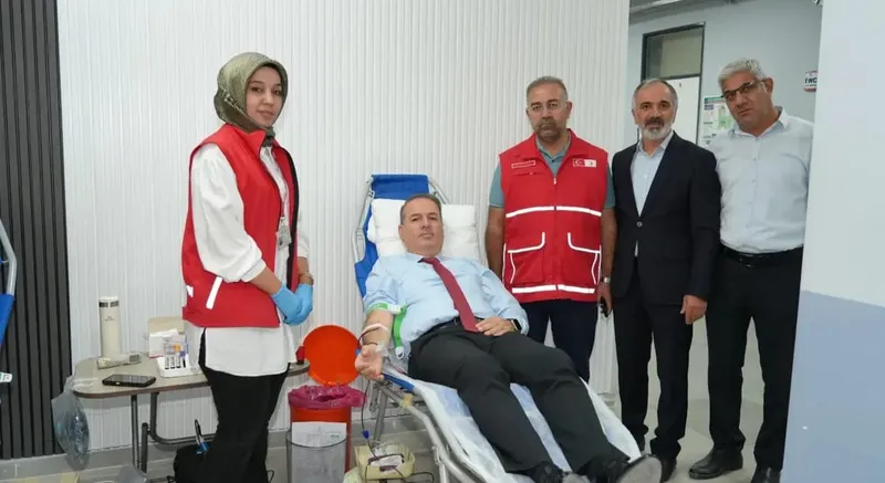 İl Milli Eğitim Müdürü Ali Tosun’dan kan bağışına destek 