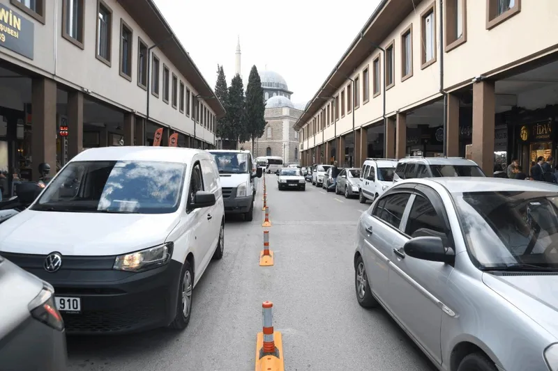 Büyükşehir’den Çift Sıra Park Sorununa Kalıcı Çözüm