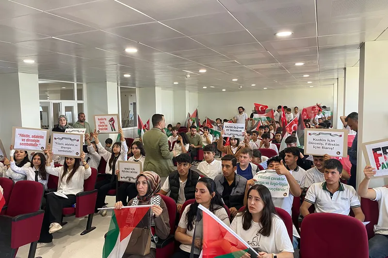Öğrencilerden Filistin için farkındalık etkinliği