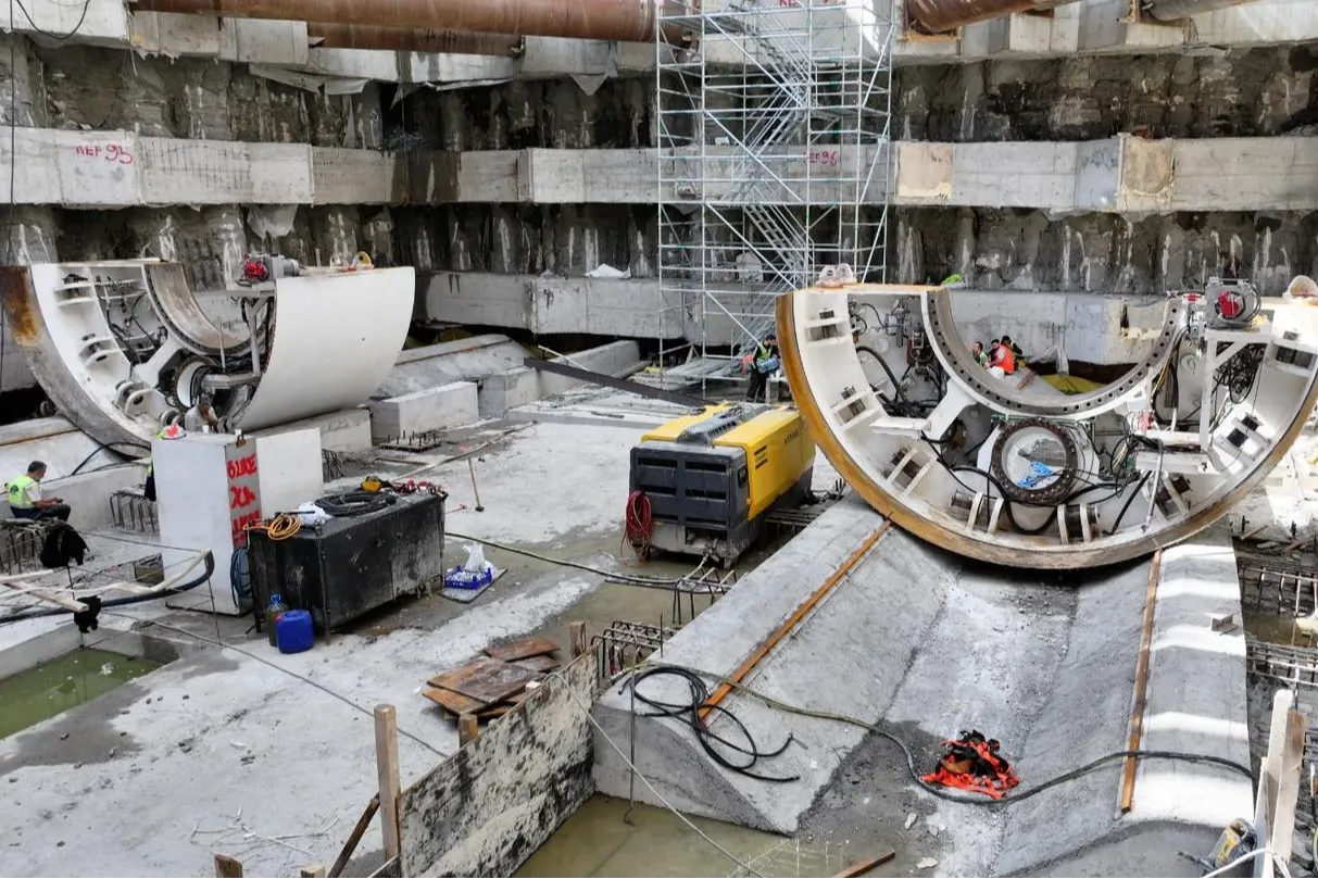 Dev köstebeklerden ikisinin daha montajı başladı