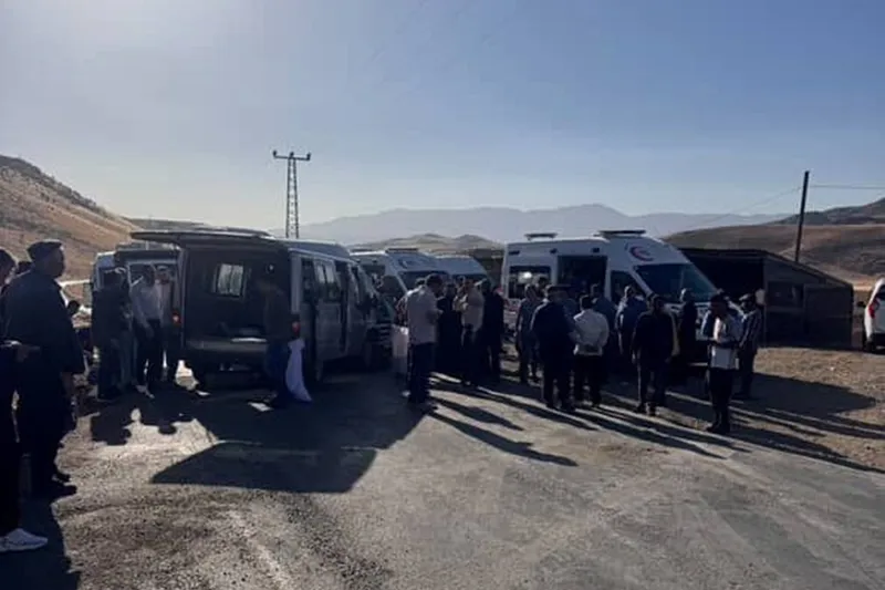 Siirt’te iki minibüs çarpıştı: 11 kişi yaralandı