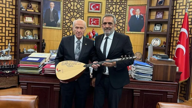 Türkücü Yavuz Bingöl’den Bahçeli’ye anlamlı ziyaret: Horasan Erenleri Dergâhı Cemevi 11 Ekim’de açılıyor  