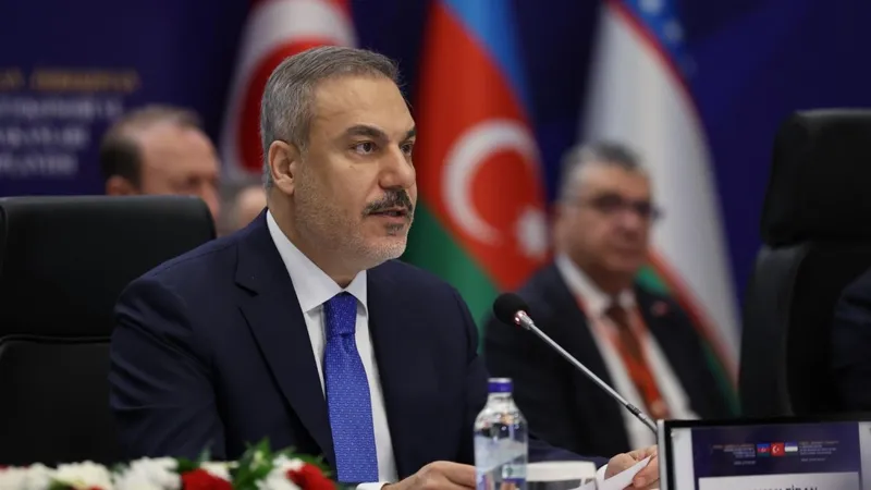 Bakan Fidan: ‘YPG silahlı unsurları Şam yönetiminin emrine girmeli’ 