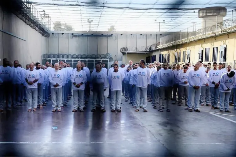 Siyonist zindanlarda esirler örtüsüz, ilaçsız ve ölümcül soğukla baş başa