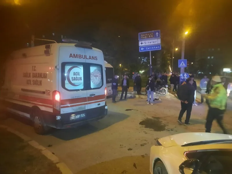 Adıyaman’da Minibüsle Motosiklet Çarpıştı: 1 Yaralı  - Videolu Haber
