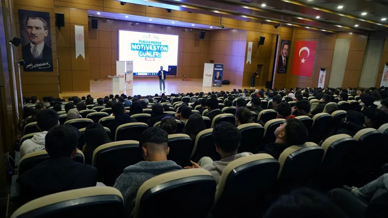 Göksun’da Gençlere Gri Koç’tan Sınav Desteği