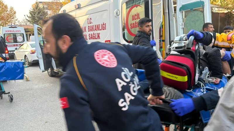 Kahta’da Çıkan Silahlı Kavgada 2’si Ağır 5 Kişi Yaralandı  - Videolu Haber