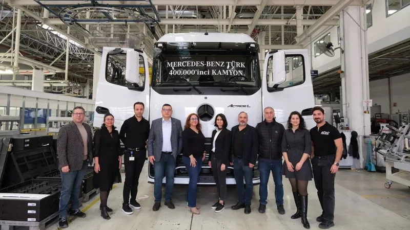Mercedes-Benz Türk Aksaray Fabrikası’nda 400 bininci kamyon üretildi