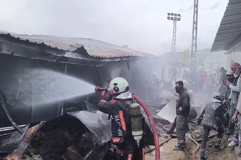 TOKİ şantiye alanında işçilerin kaldığı koğuşlarda yangın