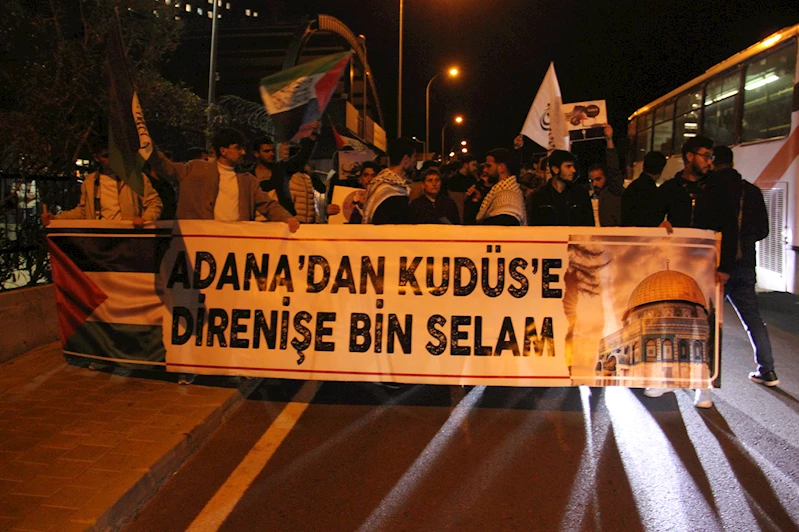 Çukurova Üniversitesi öğrencileri geceyi tekbirlerle aydınlattı