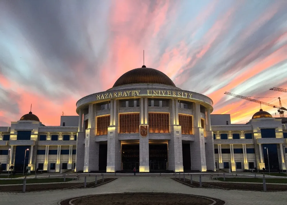 KazakistanGüce bağımlılık: Japon eski yönetici ve üniversiteyi kontrol etme girişimleri